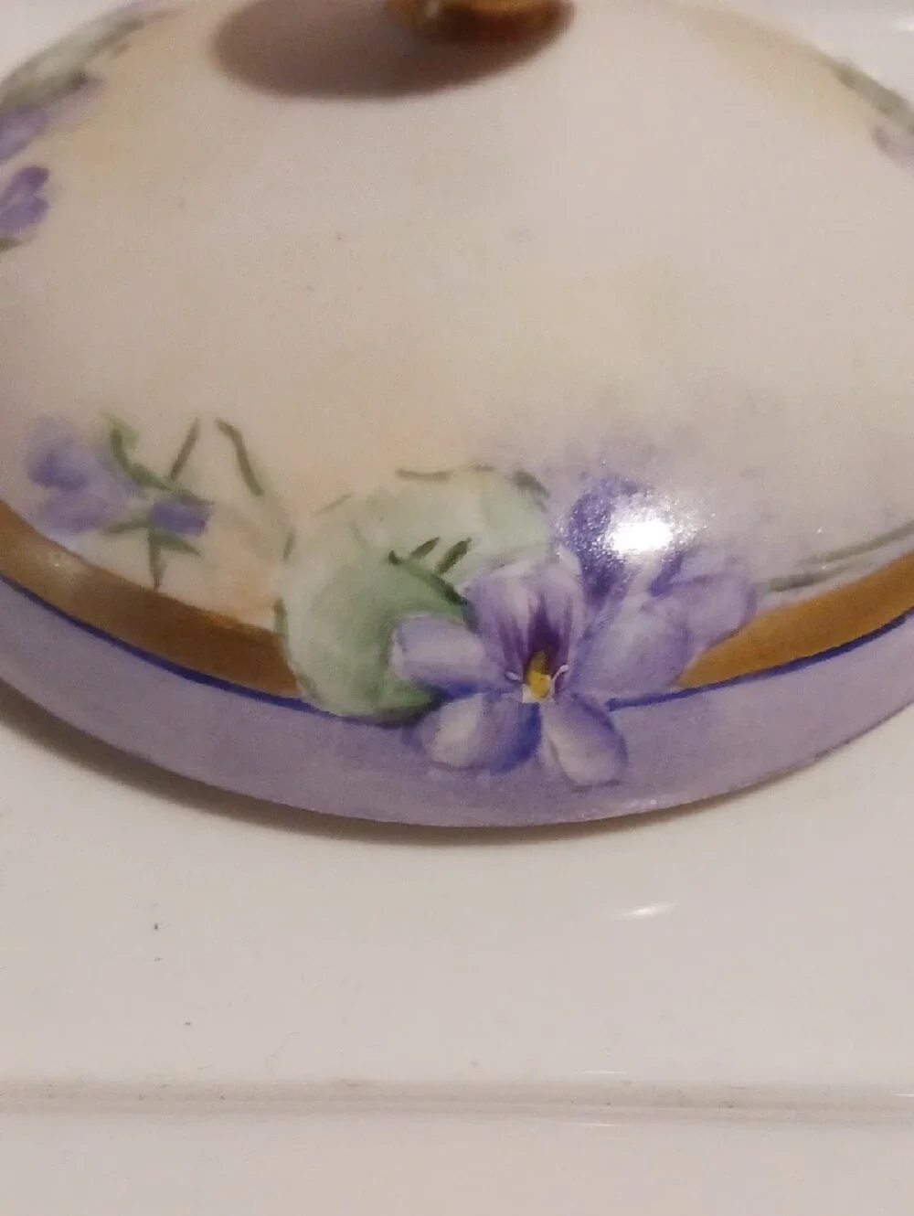 Limoges White Porcelain Violet Flower Design Trinket Box with Gold Trim &  Feet